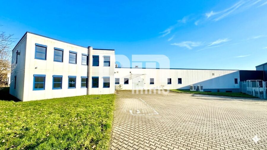 Vielseitiger Gewerbekomplex Halle + Büro / Freifläche - Top Infrastruktur direkt am A44 / A49 Kreuz - Frontansicht / Zufahrt Haupthalle